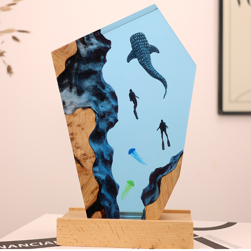 Resin Art For Anniversary Gift - Светящаяся настольная фигурка дайвера с китом